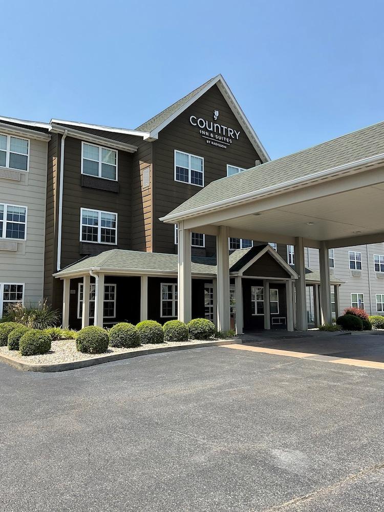 Country & By Radisson, Marion, Il Hotel