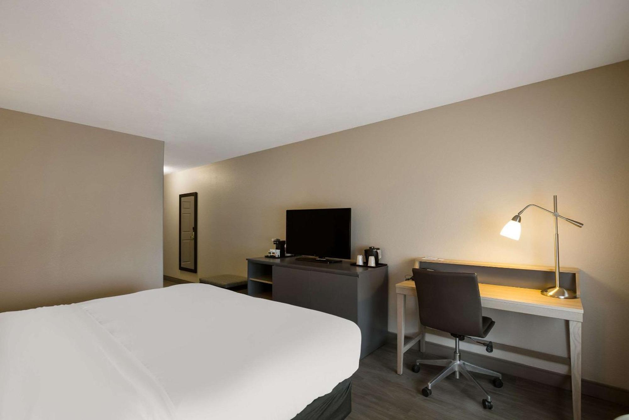 Hotel Country & By Radisson, Marion, Il 3*